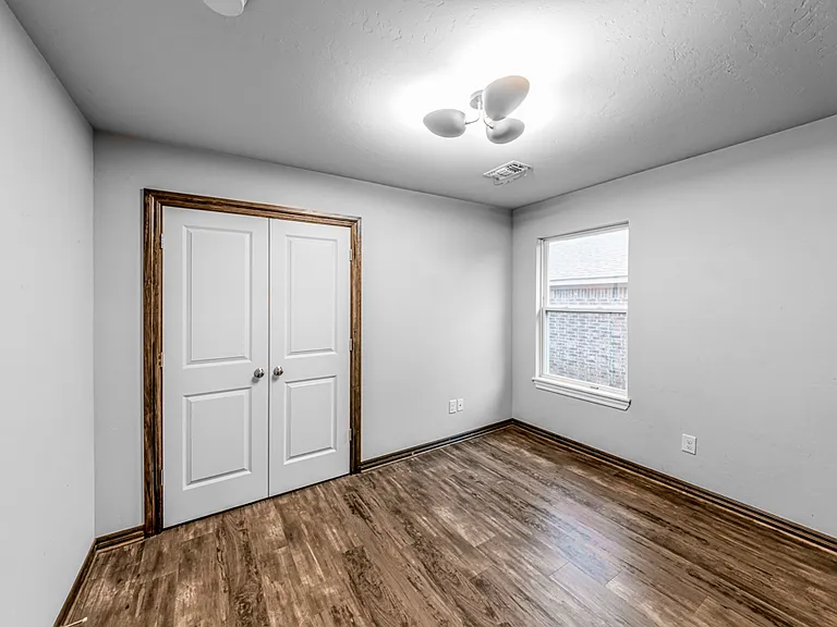 1213 S Landry Ln — Photo 11
