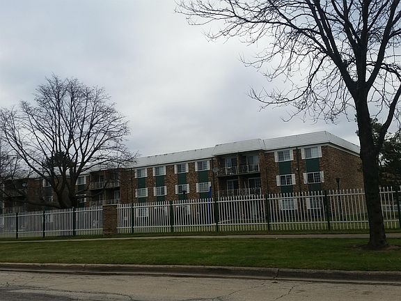 4th image of 1633 N Windsor Dr APT 115