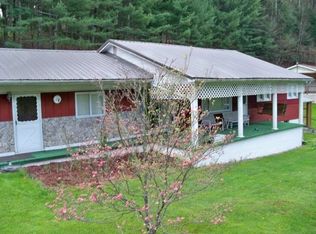 2253 Coal River Rd, Glen Daniel, WV 25844