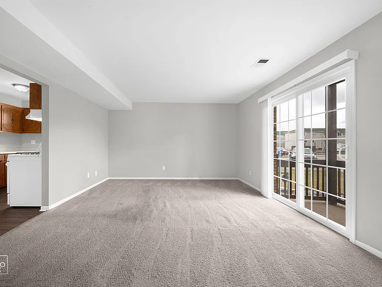 2405 Ashland Cir #9 — Photo 2