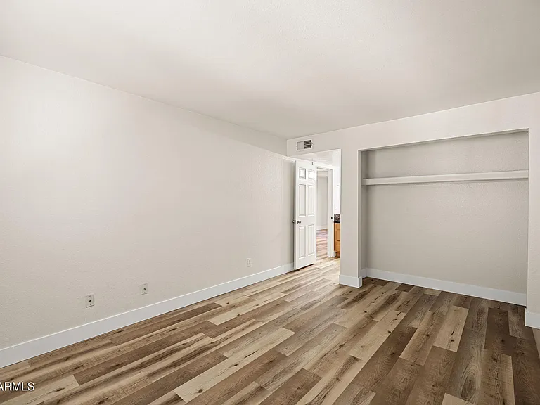 740 W Elm St #207 — Photo 22