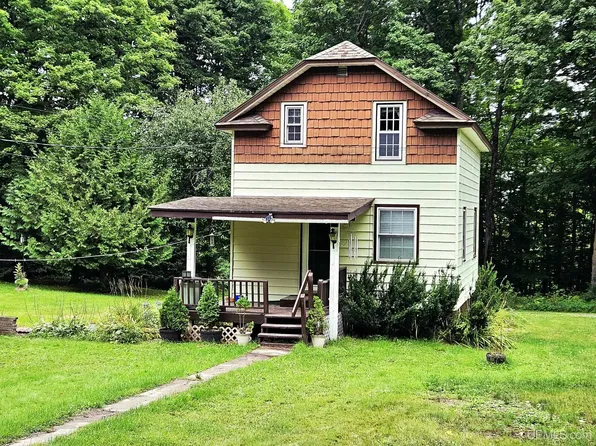 709 Plymouth Rd, Wakefield, MI 49968