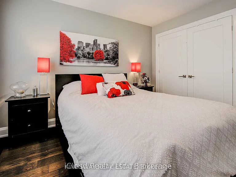 33 Jarvis St — Photo 35