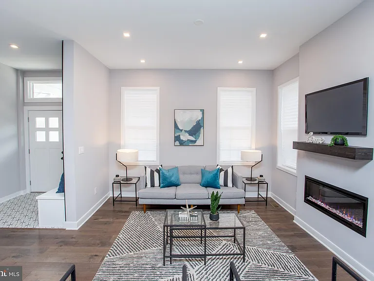 327 Wood St — Photo 8
