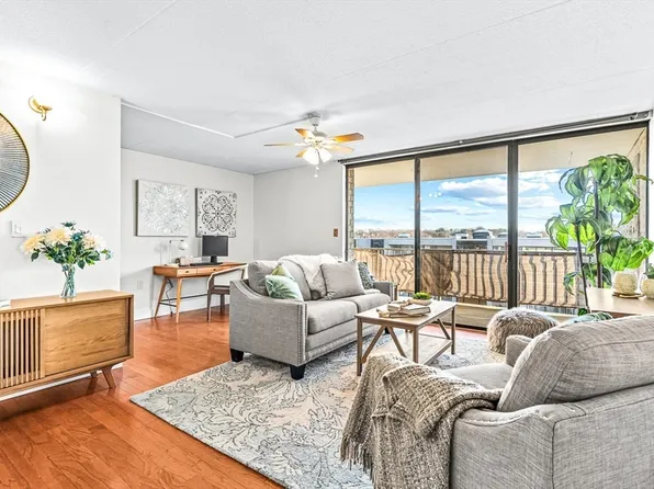 35 Skyline Dr APT 9, Braintree, MA 02184