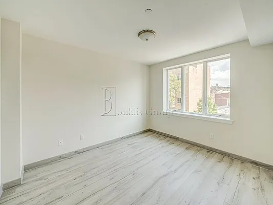 Rented by Bouklis Group | media 10