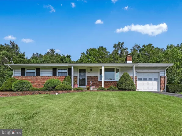 261 Lehigh St, Cumbola, PA 17930