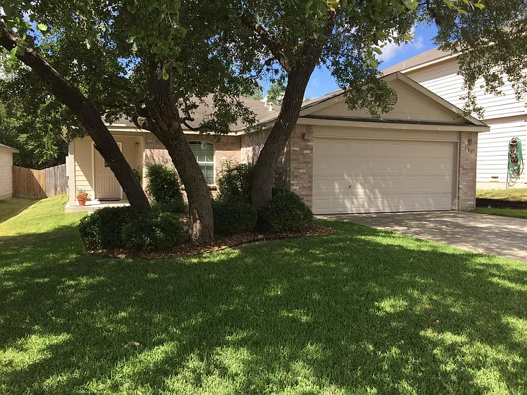 137 Michelle Ln — Photo 1