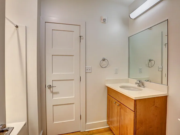 304A E Grace St #203 — Photo 13