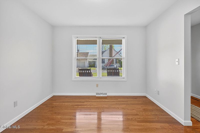 5th image of 98 Highland Avenue