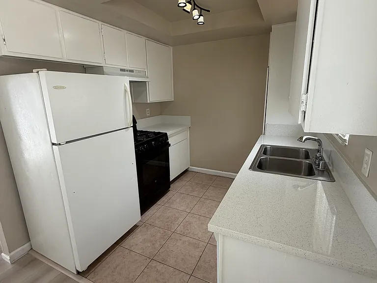 1602 E Fairfield Ct #4 — Photo 7