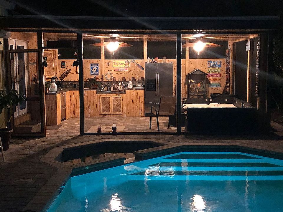 Outside Tiki Lounge