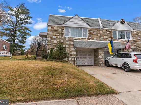 2nd image of 1117 Surrey Rd