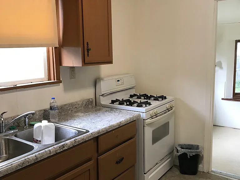 1006 S 35th St — Photo 13