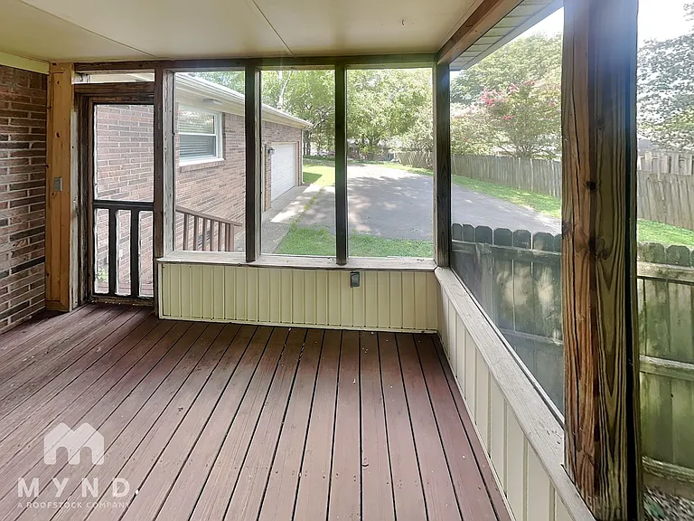 907 Briar Ct — Photo 23