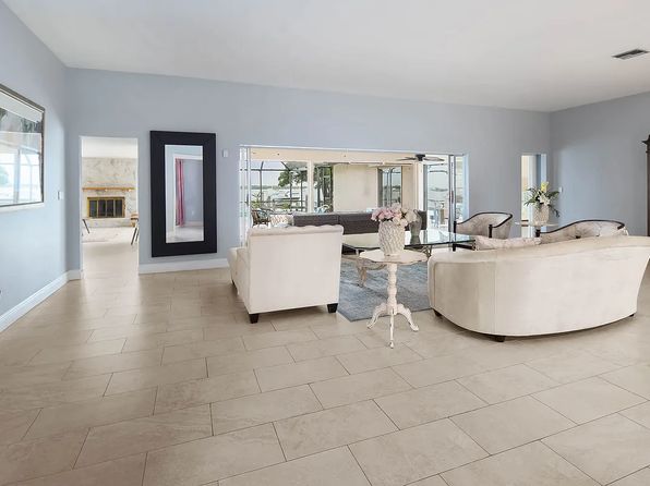 313 Polynesia Ct