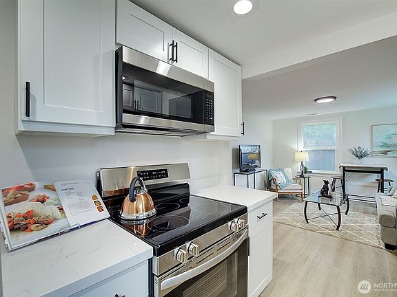 5th image of 10231 36th Avenue SW