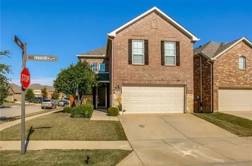 3 bed, 2433 sqft, $2,800 — Photo 1