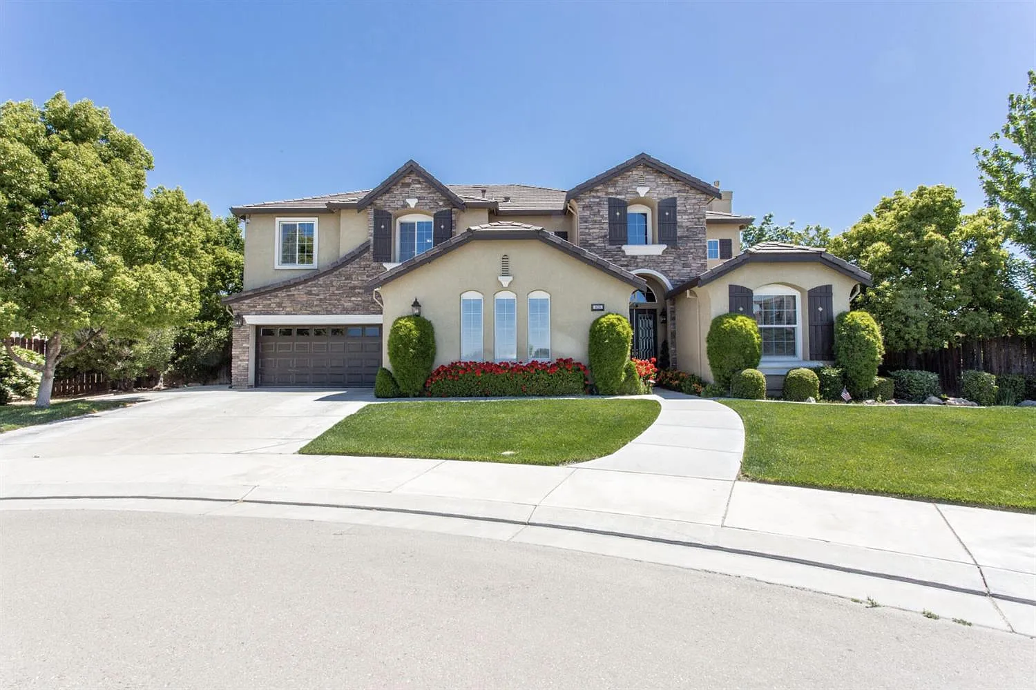 426 Van Slyke Ct photo 1