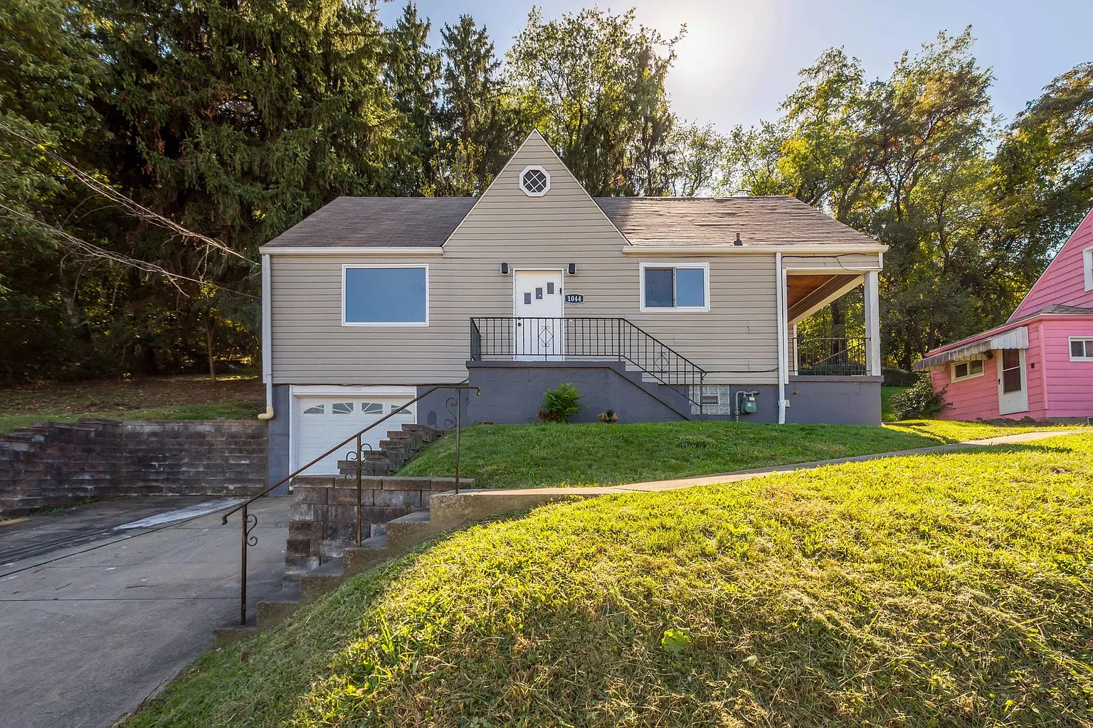 1044 Toman Ave photo 1