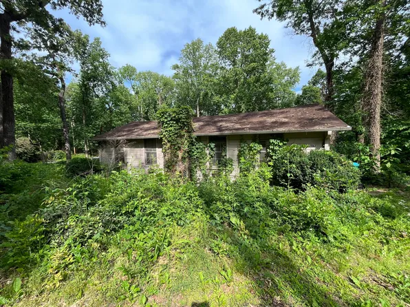 162 W Lake Dr, Roswell, GA 30075