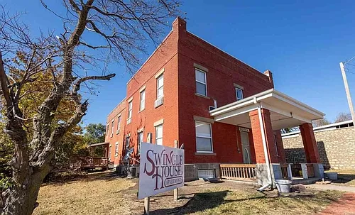 Swingle House Apartments Photo 1