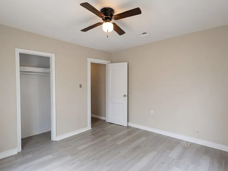 413 Montgomery St — Photo 11
