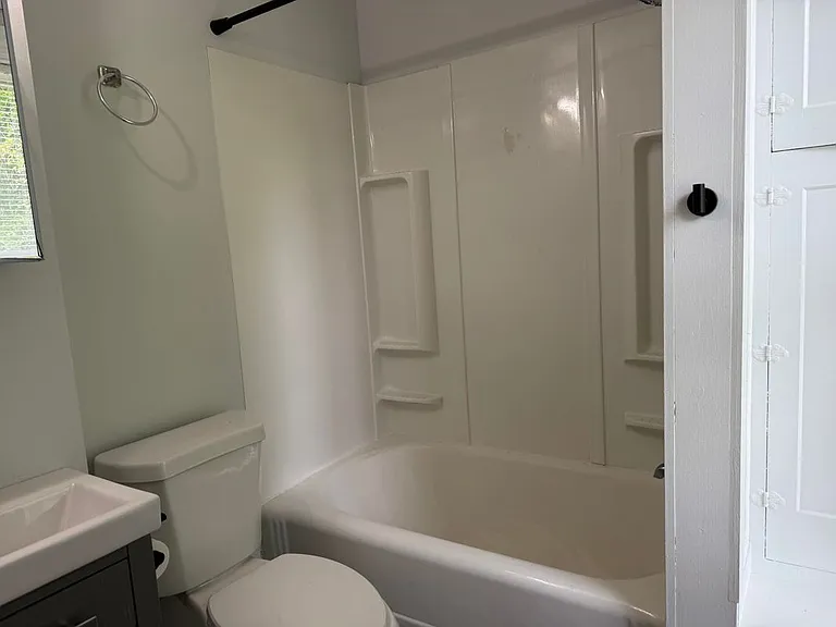 50 Franklin St #1 — Photo 14