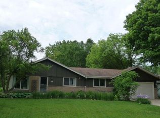 1113 W Glen River Rd, Glendale, WI 53217