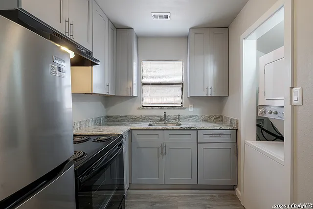 325 S Hackberry St — Photo 6