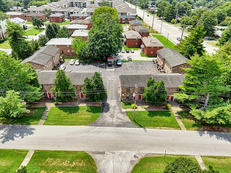 3100 Orchard Manor Cir — Photo 3