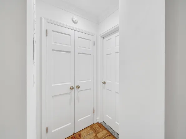 315 West 57th Street image 9 of 27