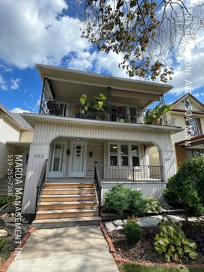 Bright & Spacious 2 Bed / 1 Bath Unit In Old Walkerville+ Hydro & Gas — Photo 1