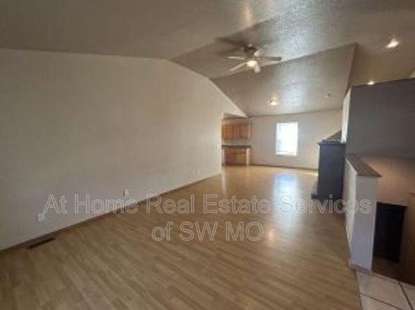 631 W Meadowview Dr APT 4