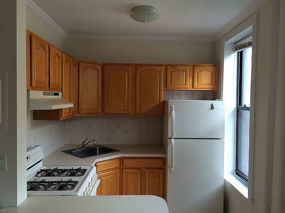 5th image of 517 Clinton St #1