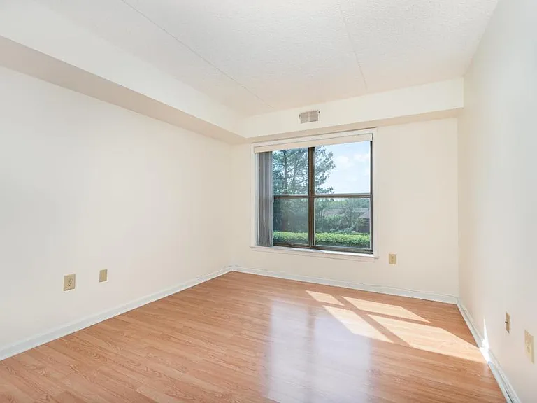 1210 Hampton Hill Ct #H — Photo 12