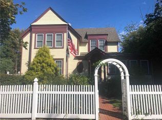 33 Locust Ave, Islip, NY 11751