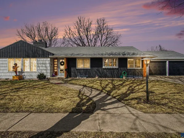 408 W Bishop St, Luverne, MN 56156