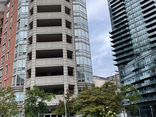 20 Collier St #407, Toronto, ON M4W 3Y4