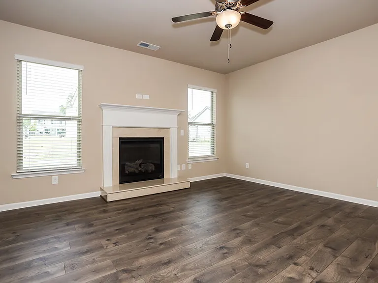 11 Madison Ln — Photo 4