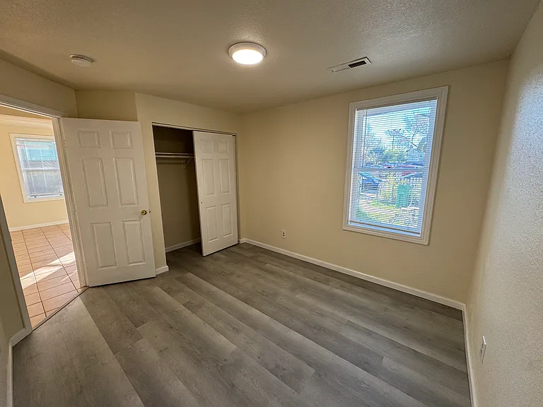 709 Pacific Ave #B — Photo 12