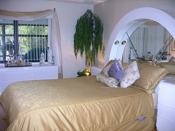 extra large master bedroom