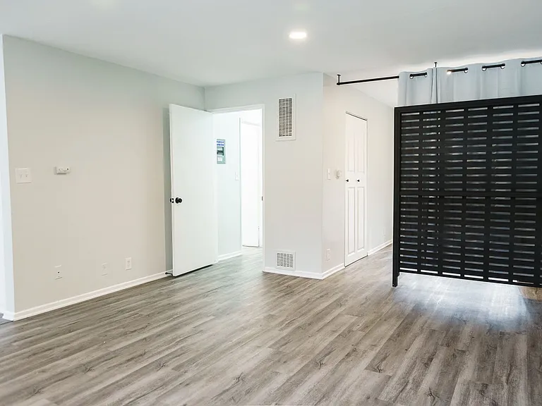 18407 Dearborn Street — Photo 24