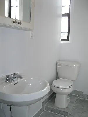 Rented by Tower Brokerage | media 21