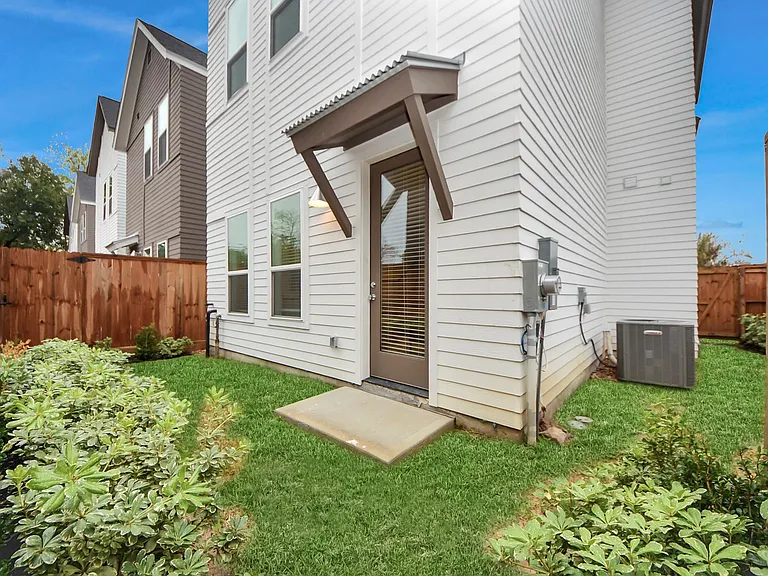 7504 Carver Rd #D — Photo 42