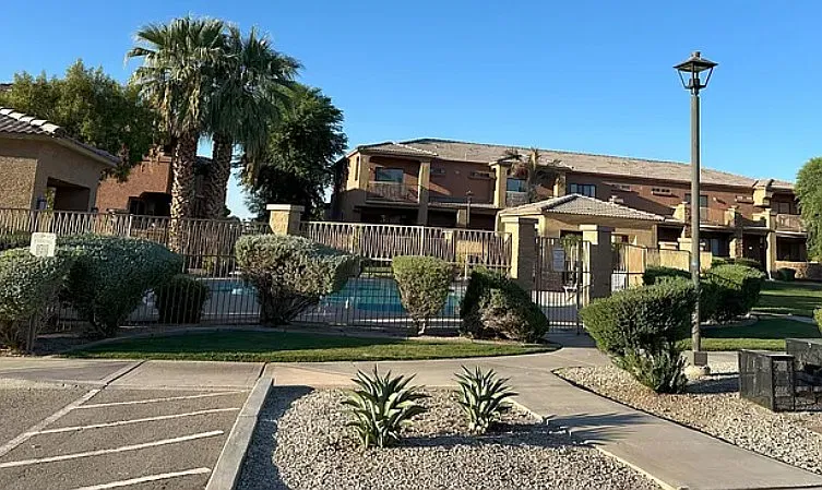 3 bed, 2.5 bath, 1472 sqft, $1,600 — Photo 4