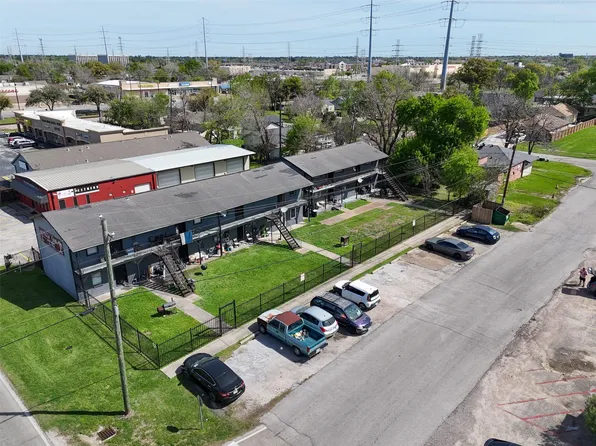 11111 Wiggins St APT 12, Houston, TX 77029