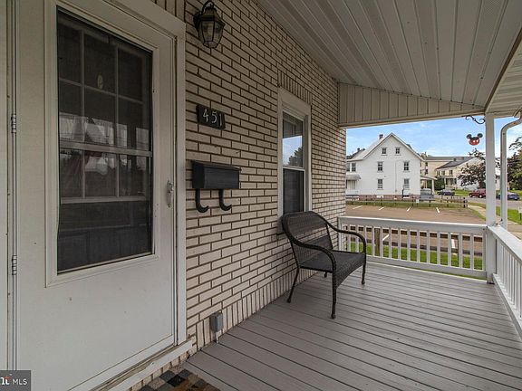 4th image of 451 Hodgson St
