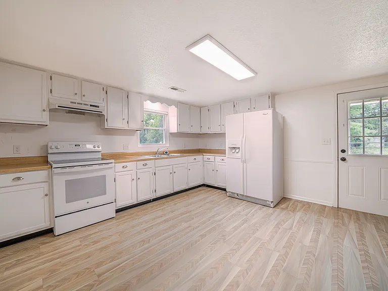 212A McArthur Dr — Photo 8