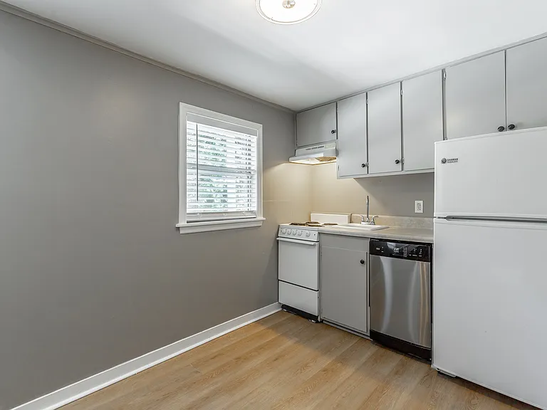 1209 Hanover St — Photo 32